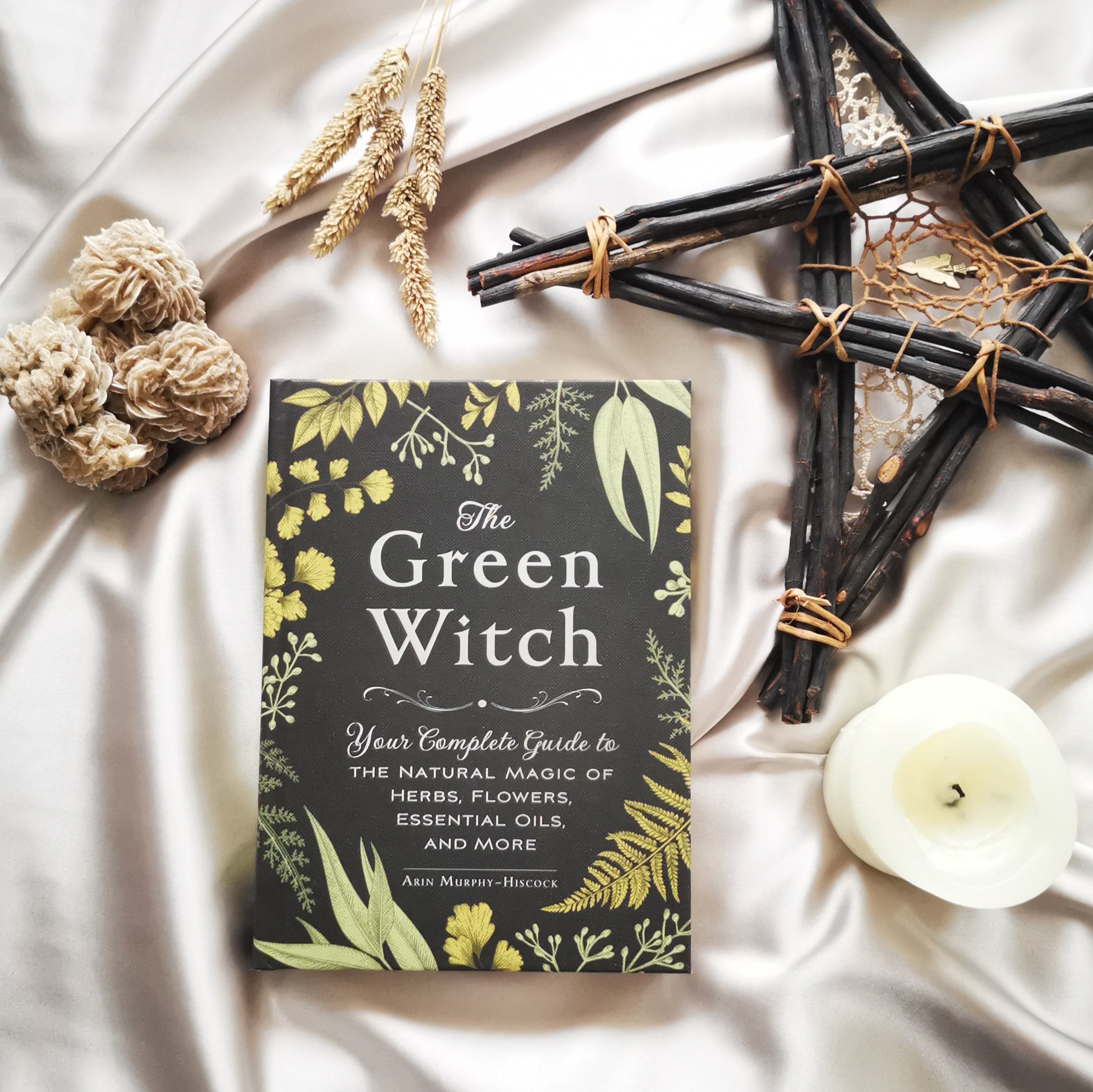 The Green Witch: your complete guide to the natural magic of herbs, flowers, essential oils and more - Arin Murphy-Hiscock