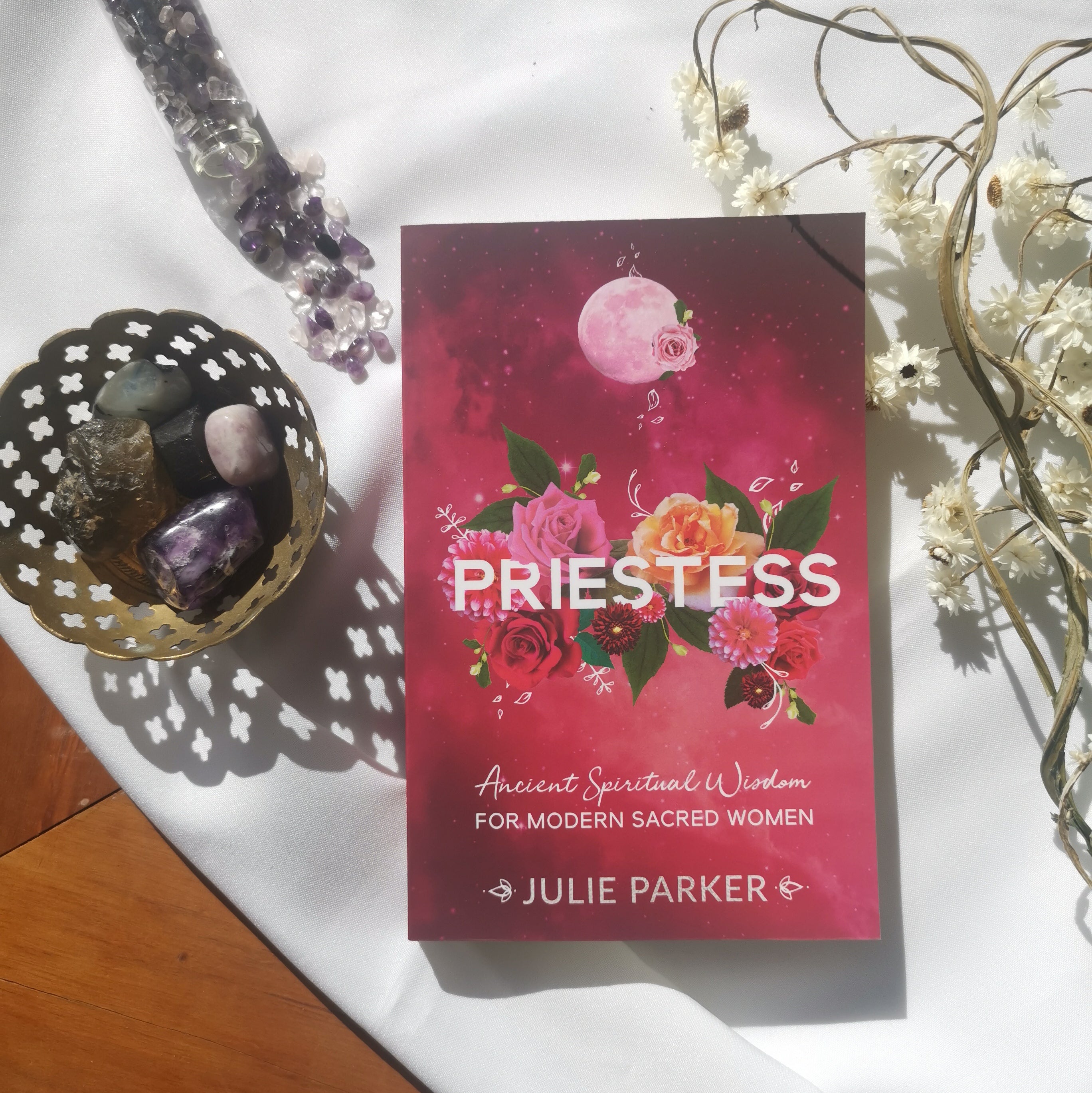 Priestess : Ancient Spiritual Wisdom for modern sacred women - Julie Parker